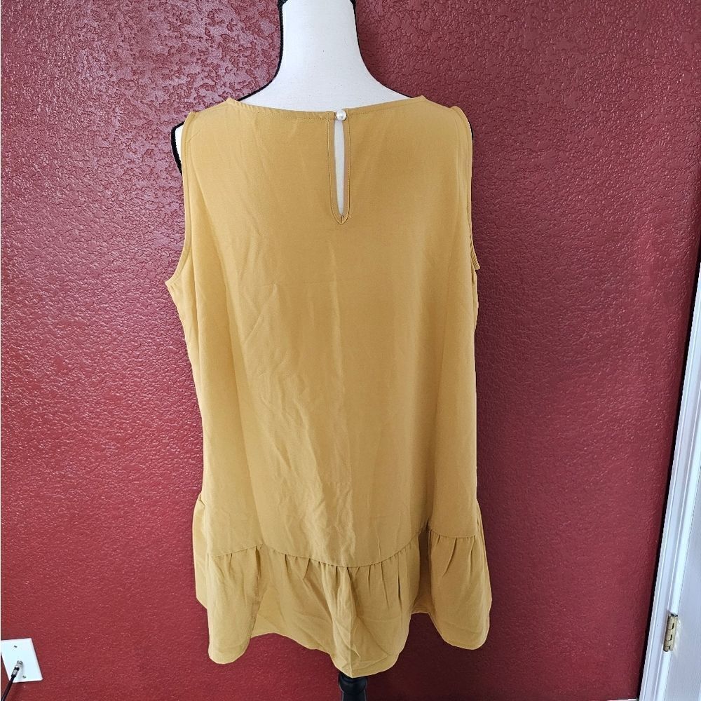 Womens tops  - Picture 3 of 8